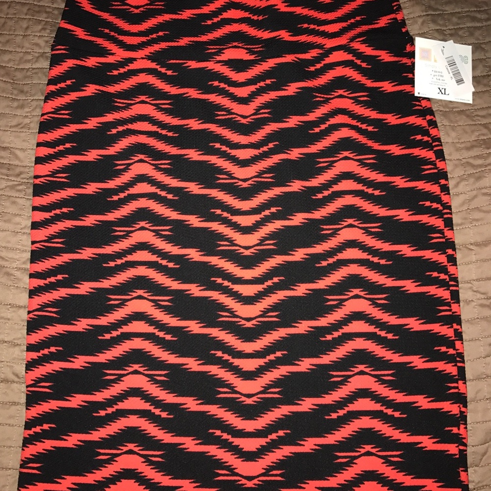 LuLaRoe XL Cassie black and orange